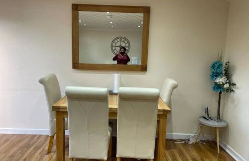 5 Bedroom House by monishortlets - Foto 33