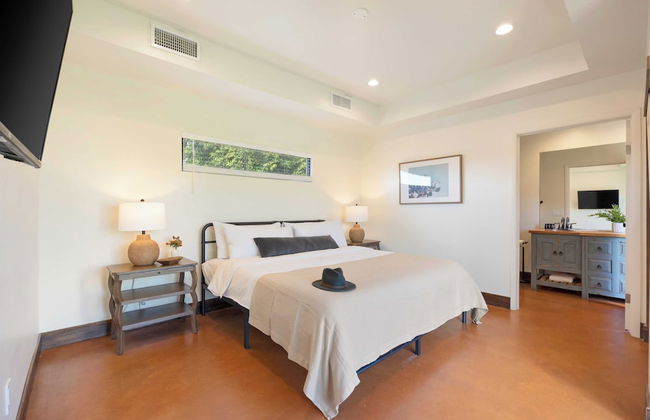 Sleeps 20! Architectural Mansion w/ Pool, Indoor Tennis Court, Game Room Starlight Estate by Avantstay - Foto 33