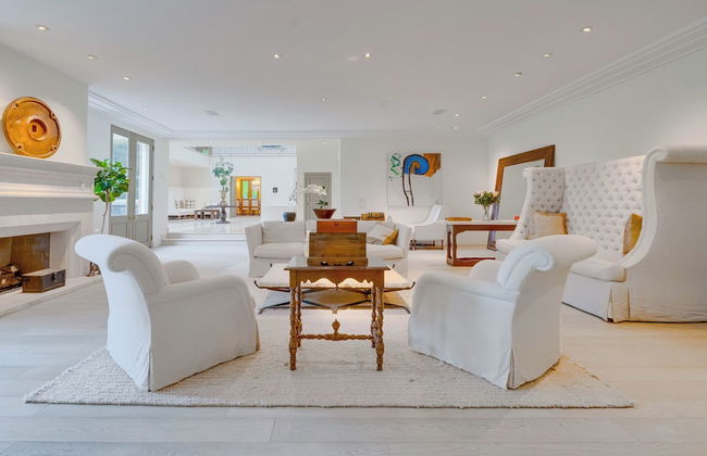 Carolwood - Modern Tuscan Villa With Rolling Lawns and Loggia in Holmby Hills - Photo 69