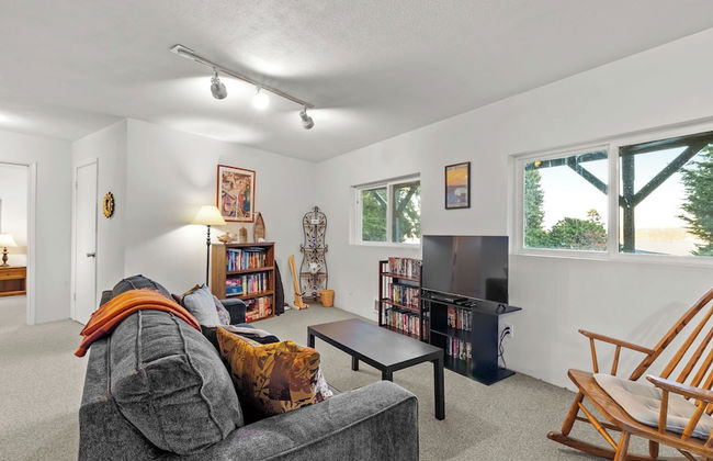 Incredible Water Views, Deck Relaxing Retreat Greenbank Getaway by Avantstay - Foto 6