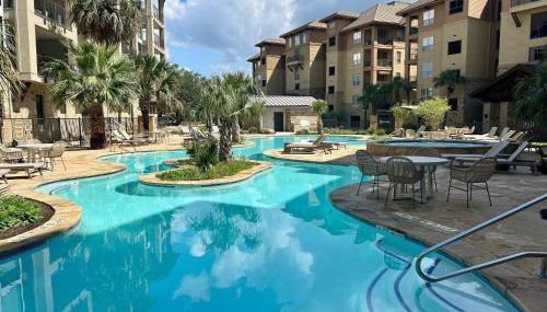 Chic 3BDR for 6 with Pool & Hot Tub Overlooks Marina - Foto 2