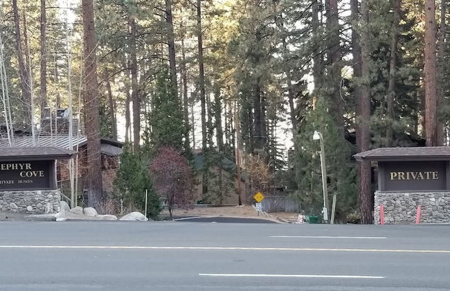 Zephyr Cove Cabin - Walk to Lake and Beach - Foto 16