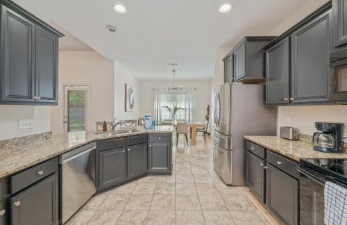 Cozy Retreat with Patio, Big Kitchen and Fishing Nearby - Foto 13