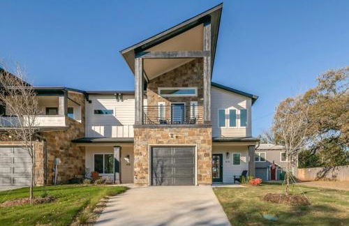 Stylish townhome near AT&T Stadium, Globe Life, Six Flags & More - Photo 26