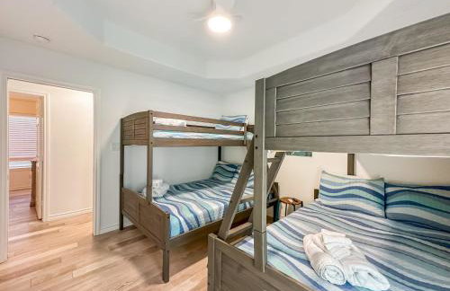 3BR Beach Retreat - Tiki Bar, Ocean Deck, Pet-Friendly & Sleeps 10 - Foto 21