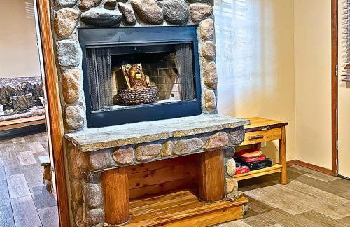 Forest edge, wild mustangs nearby, balcony views By Vacation Your Way - Foto 17