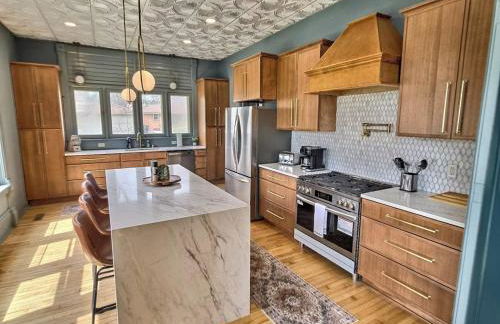 Sleeps 30+ • 10BR Mansion •Events • Bar • Backyard - Foto 13