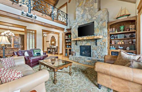 Lakefront Retreat Luxury Home with Private Dock - Photo 16