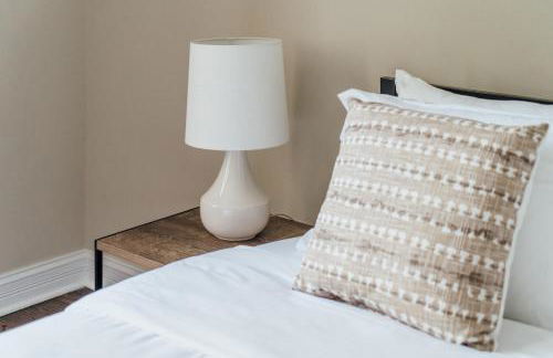 Spacious 2BR Apartment near Airport - Central Charming - Foto 12