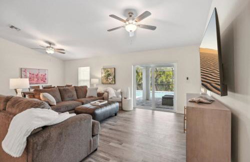 Cape House - 4 BR - Pool - Fire Pit - Private Backyard - Foto 13