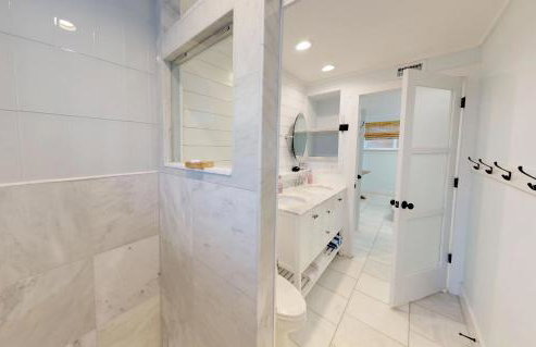 Romantic Secret Garden - Marble Floors & Bath DT Just 2 Blocks Beach Only 3 Miles - Foto 26