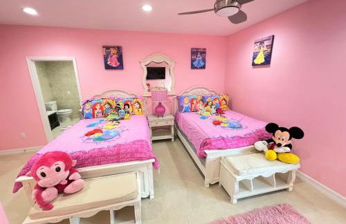 Luxurious Getaway Pool Hot Tub Theater Gym Outdoor Kitchen BBQ 2 Miles to Disney - Foto 39