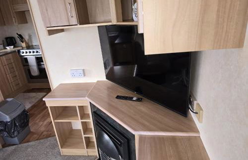 PG69 Golden Palm 8 Berth Caravan with Decking - Foto 4