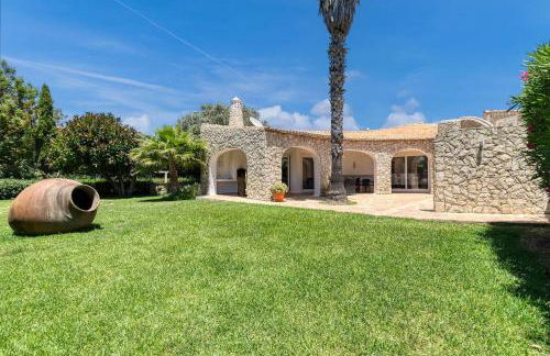 Golfinhos - MAGNIFICENT & SPACIOUS 5 BEDROOM VILLA - Foto 128