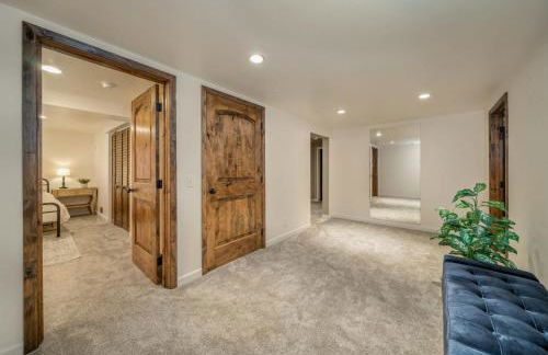 Theatrical Escape South Hill Home near Downtown - Foto 28