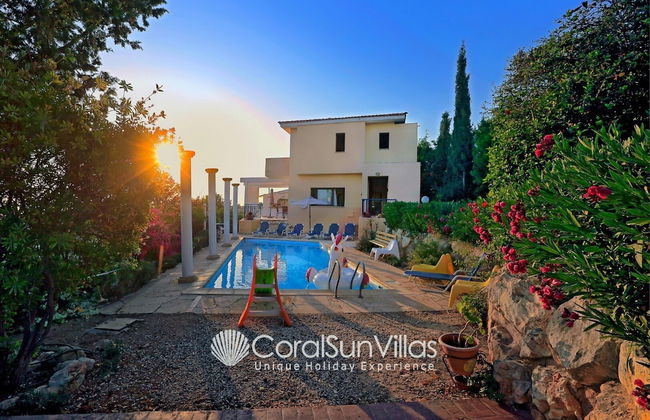 Wonderful Quiet Area, Completely Privacy, Large Private Pool, Colourful Garden - Foto 38