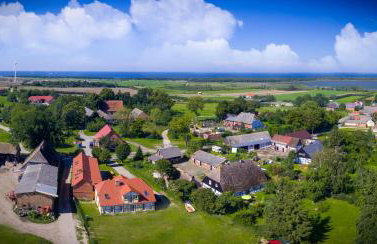 Nad morzem i jeziorem Dworek Kopań - Foto 1