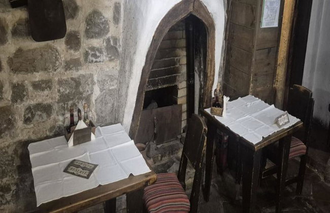 Bulgarian Food & History Tour in Sofia – Includes Vintage Tram Ride - Foto 3