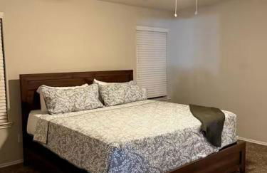 Katy's five bedrooms home away from home! - Foto 12