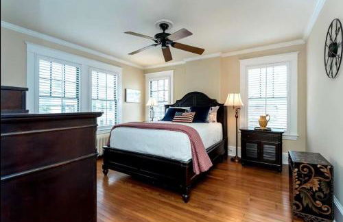 Historic Row Home 1 Block from Gate 1 at USNA - Foto 5