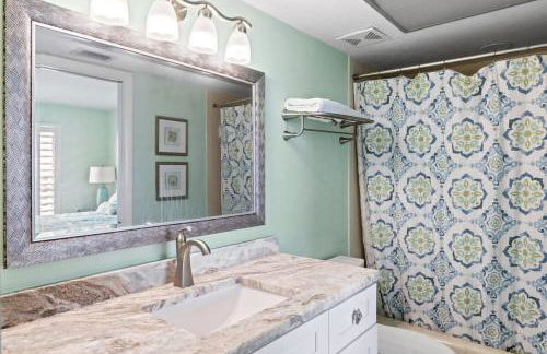 Stunning Waterfront Residence with Panoramic Water Views - Foto 14