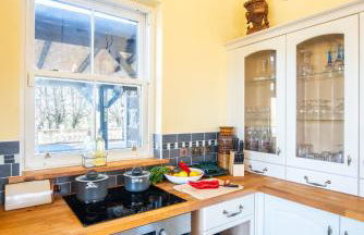 The Doune, Luxury Traditional Country House with hot tub - Photo 16