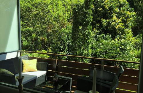 Apartment - zentrumsnah, eigener Parkplatz und großer Balkon ins Grüne - Foto 7