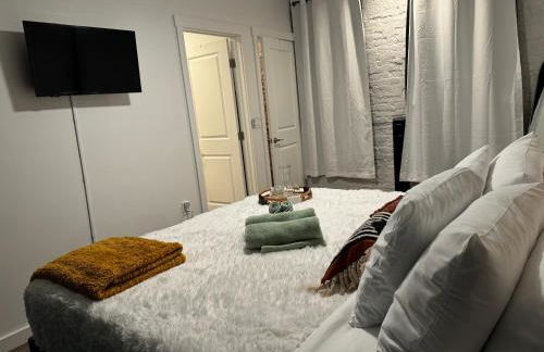 Jungle House Columbus Downtown Free Parking Sleeps 8 - Steps to Convention Center & Nationwide Arena - 2BR Short North Luxury Home - Over 5,800 Five Star Stays - Foto 14