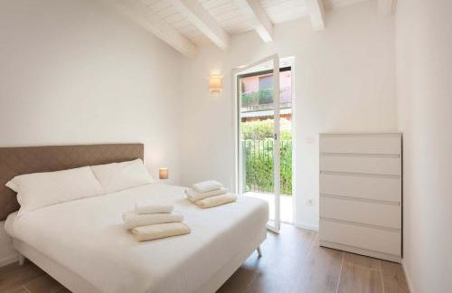 Modern Apartment with Lake View - Foto 18