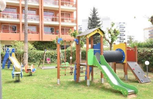 APPART STANDING 2 chambres 2SDB clim PISCINE PARKING WIFI TERRASSE 21m2 LOCAL VELO Port-Aventura, plage, centre - Foto 8