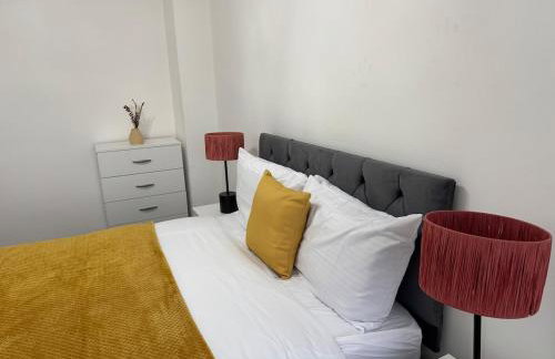 4 Beds House for Families & Contractors with Free Parking - Photo 18