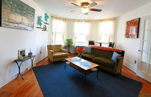 The Pearl-Lovely Victorian Home with Bed and Breakfast Energy - Foto 9