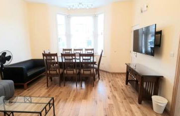 London Luxury 3 bedroom flat, 2 bathrooms, Living Room, free parking, 4 mins to station, garden - Foto 29