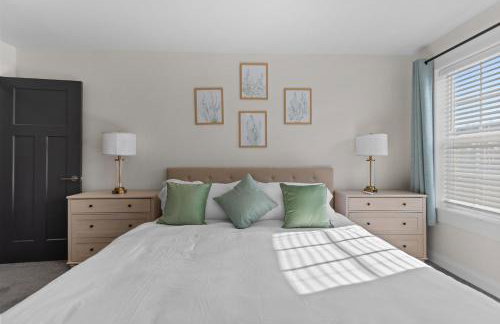 Brand New 4BR Near Downtown and Lucas Oil Stadium - Photo 9