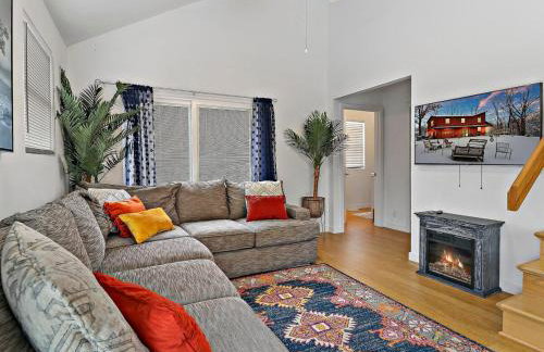 Rare Gem! Game Room, Hot Tub, Near Lake, Pet Ok - Foto 35