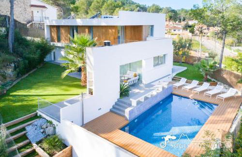 Stunning Villa Angeles with Private Pool and AC close to Sitges - Foto 1