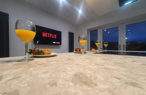 4 BR Luxury House. Bike Park Wales. Secure Bike Store. Brecon Beacons - Photo 1