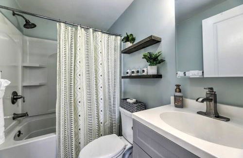 NEW! Updated Mystic Home w/ Sauna, Hot Tub & Deck - Foto 12