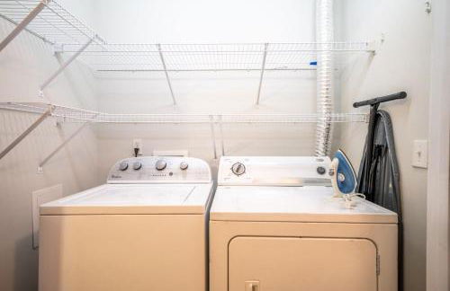 CozySuites TWO Stylish Music Row Condos with parking - Foto 36