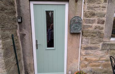 Characterful 2 bed cottage in excellent location - Photo 28