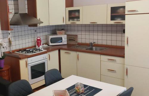 Apartman EXCELLENT - Kuća za odmor u Županji -natkriveno parkirno mjesto - Foto 8