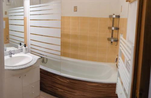 Résidence les Rochers Blancs 1 au centre de la station à deux pas des pistes - Foto 15