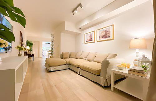 Entire 2 Bedroom Family Friendly House in Belem Lisbon 3 to 5 Guests - Photo 3