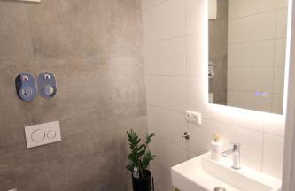 Großes Apartment mit Küche, Dusche, Badewanne, Balkon, Parkplatz vor dem Haus, ruhig gelegen, ADA4 - Foto 31