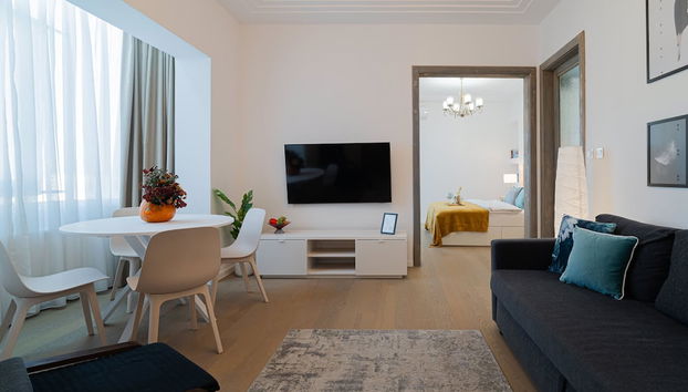 Charming 2BR Apartment - Steps to Romanian Athenaeum - Foto 5, Habitación
