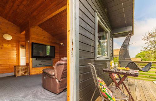 Chalet Lodge 3 Hot Tub by Interhome - Foto 8