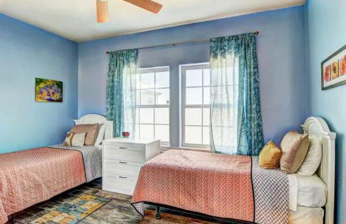 Coastal Chill Spot - Cozy 2BR Villa By The Beach - Foto 16