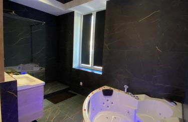 Love Room avec jacuzzi & lit King Size - Foto 18