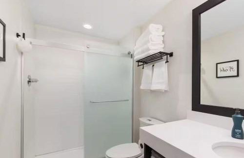 Downtown Luxe Historic Roots & Private Parking - Foto 20