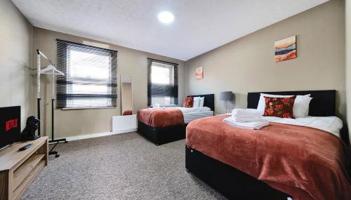 RELAXED CENTRAL HOUSE LOCATED IN WEST READING CLOSE TO TOWN CENTRE with FREE DRIVE WAY PARKING, WI FI & NETFLIX BY AI ESTATE GROUP - Foto 2